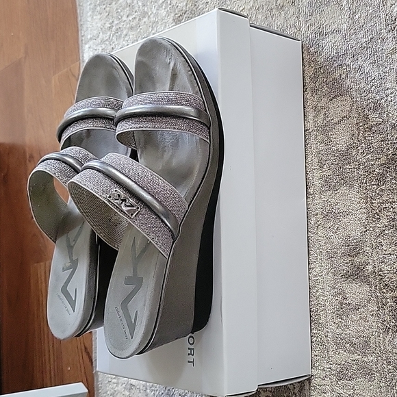 AK Anne Klein Sport Silver Slip On Sandals Size 8 - Picture 3 of 11